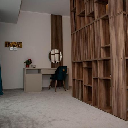 Unique Garden Hotel Braila Bagian luar foto