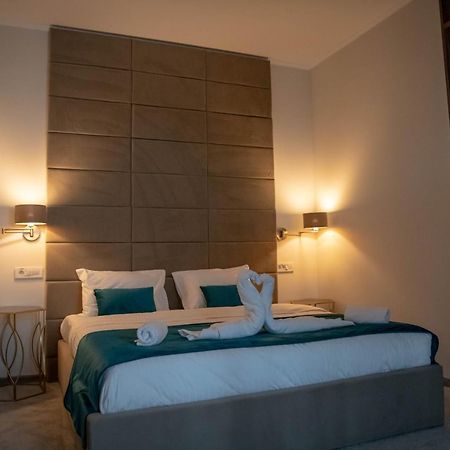 Unique Garden Hotel Braila Bagian luar foto