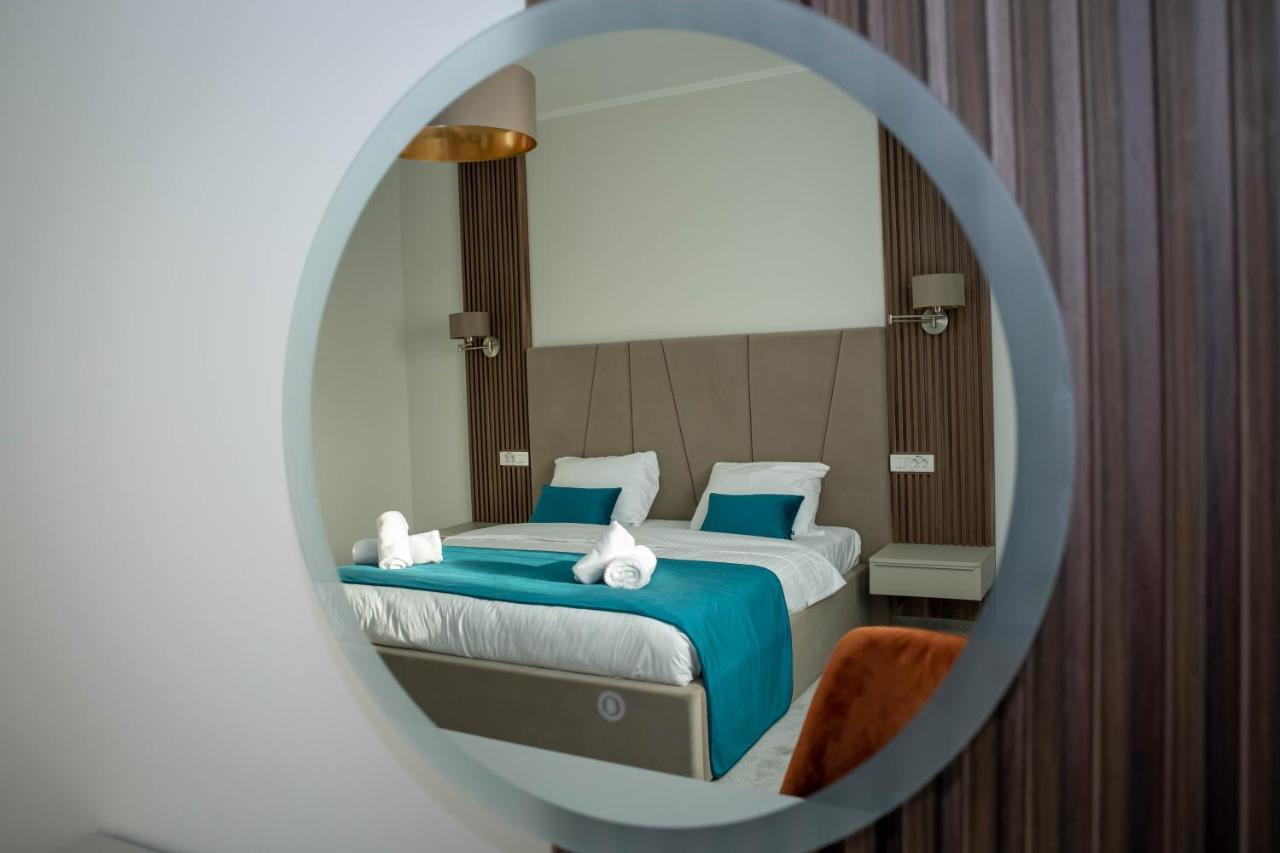 Unique Garden Hotel Braila Bagian luar foto