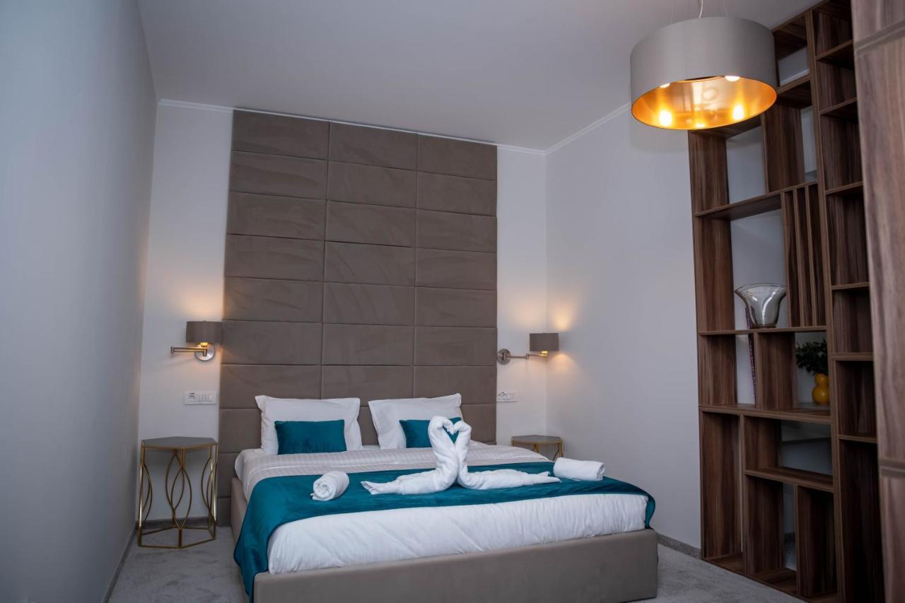 Unique Garden Hotel Braila Bagian luar foto