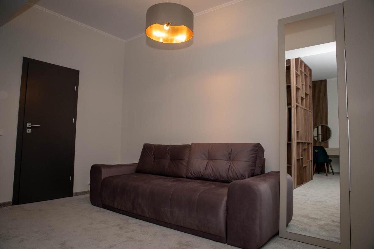 Unique Garden Hotel Braila Bagian luar foto