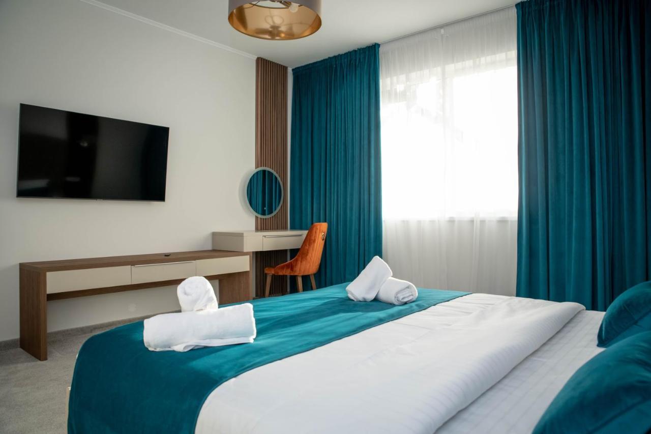 Unique Garden Hotel Braila Bagian luar foto