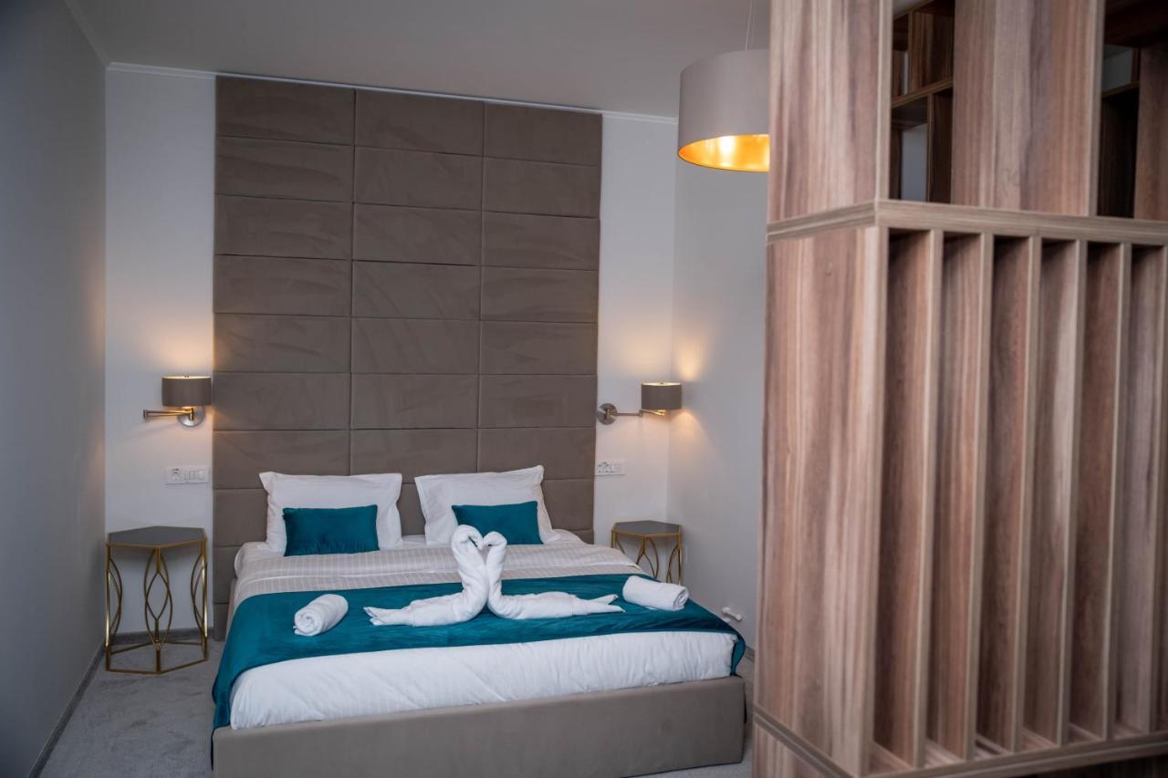 Unique Garden Hotel Braila Bagian luar foto