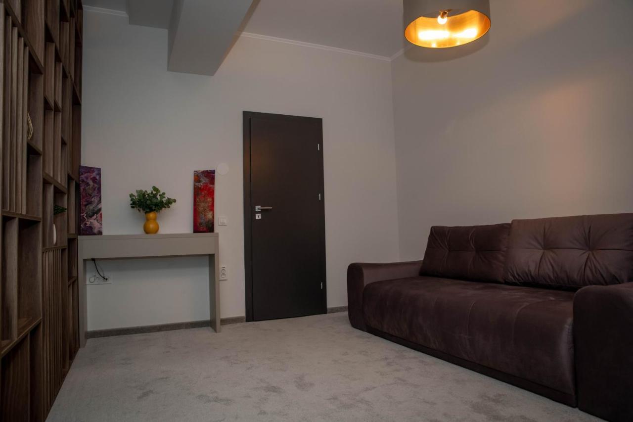 Unique Garden Hotel Braila Bagian luar foto