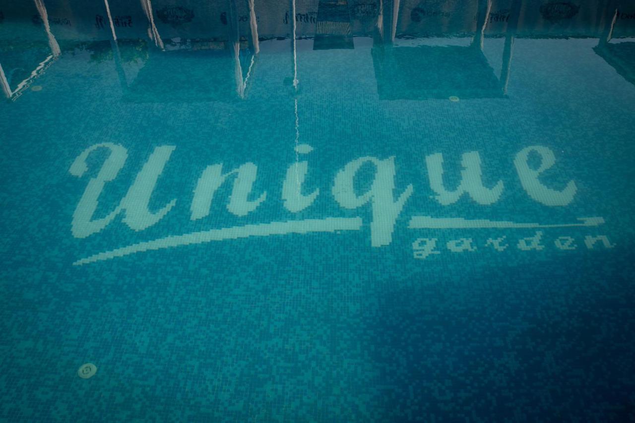 Unique Garden Hotel Braila Bagian luar foto