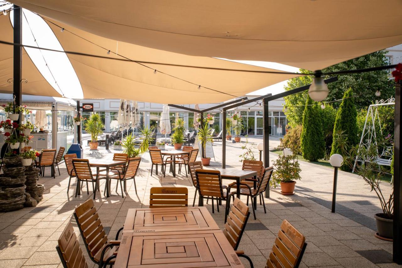 Unique Garden Hotel Braila Bagian luar foto